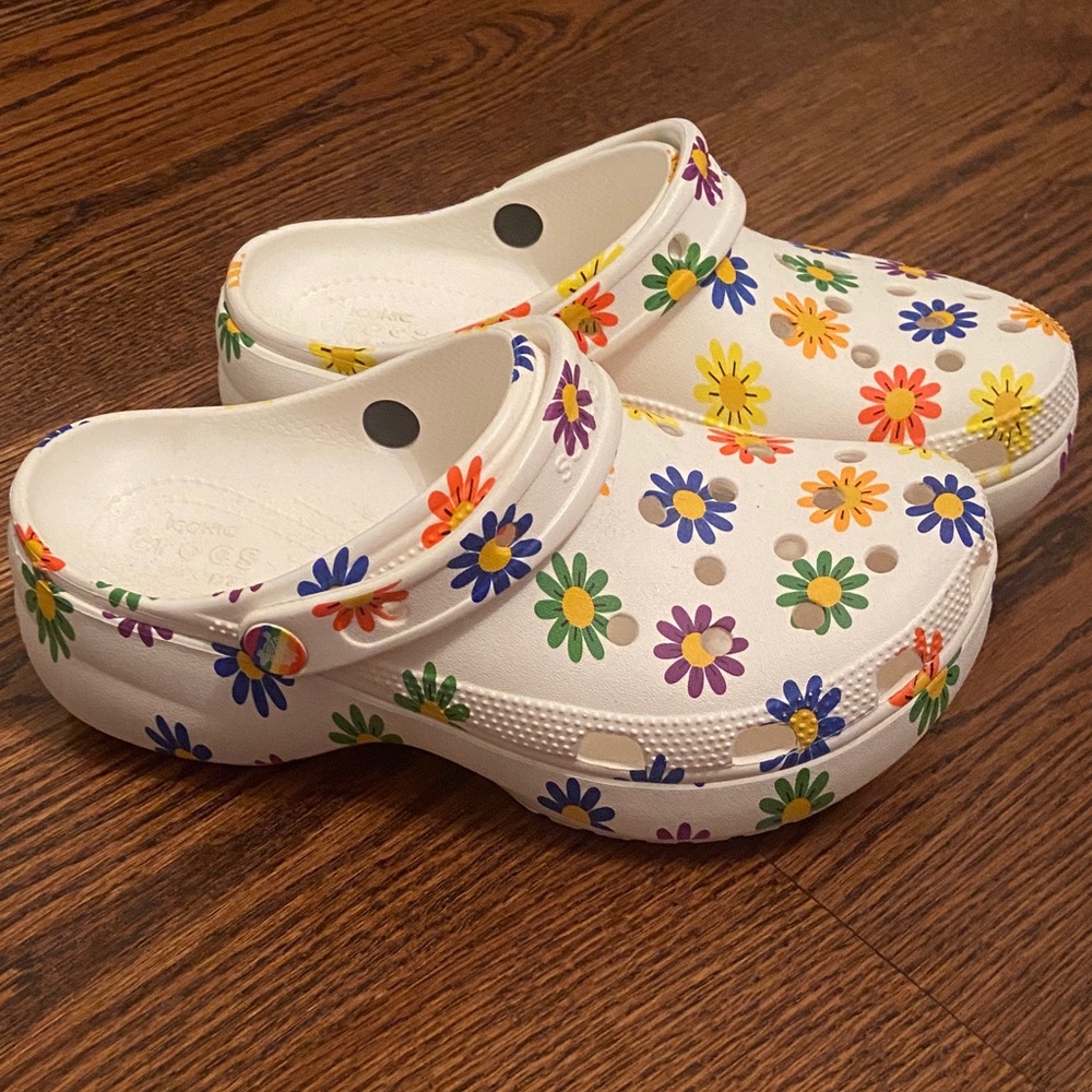 CROCS Womans Floral Clogs - White with Multicolor Flowers